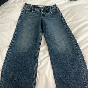 Levi low rise loose leg jeans